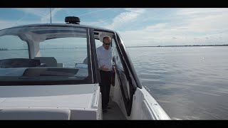 Sundancer 370 Outboard  Product Walkthrough  Sea Ray Boats [upl. by Namie106]