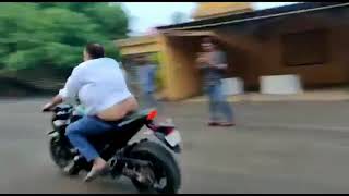 उदयनराजे उदयन महाराज udayanraje bike stunt आले रे आले रे उदयनराजे [upl. by Mathe]