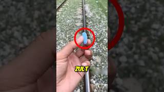 Wat Gebeurt Er Als Je Krijt Op Treinsporen Legt 🚂😱 [upl. by Uria]