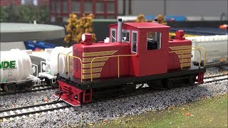 Review Bachmann On30 Whitcomb 50 Ton Center Cab Diesel w Soundtraxx [upl. by Odilo]