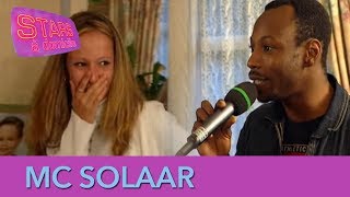 MC Solaar surprend une fan   Stars à domicile [upl. by Nannarb]