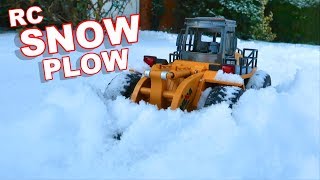 30 AWESOME RC Snow Plow  Huina1586  TheRcSaylors [upl. by Yelhsa]