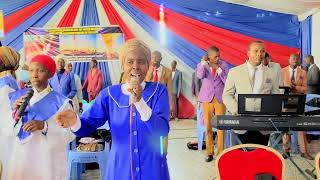 YESU AMEFANYIKA BORA KULIKO MALAIKA NA WANADAMU WORSHIP ISEBANIA MAIN ALTAR [upl. by Christye]