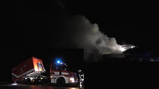 GROßBRAND Sirenenalarm  Einsatzfahrten Feuerwehr Rettungsdienst amp THW zum Scheunenbrand [upl. by Worden461]