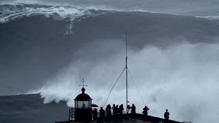 Ressaca no Rio Vídeos mostram momento em que ondas gigantes invadem praia e arrastam banhistas [upl. by Aramad]