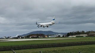 Un avión aborta el aterrizaje durante la tormenta en Austria [upl. by Olnek]