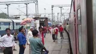 12433 Chennai CentralHNizamuddin Rajdhani express entering its destination [upl. by Gildas]