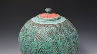 279 Throwing a Large Roller Texture Covered Jar with HsinChuen Lin 林新春 拉坯示範 [upl. by Ulu]