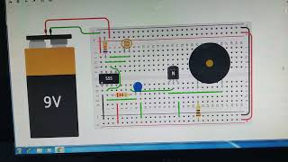 ALARMA CON EL 555 SIMULADO EN TINKERCAD MONTADA EN UN PROTOBOARD [upl. by Aisetra]