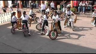 Guachitas desfilando en Bicicletas en Zirádaro [upl. by Ayimat]