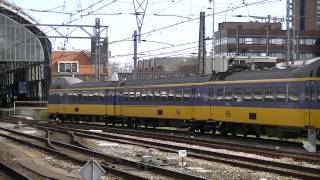 ICMm rangeert op station Haarlem [upl. by Ynnal798]