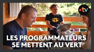 Des spécialistes de la programmation et de la cybersécurité au camping [upl. by Verla673]