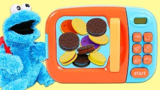 Learn Colors Feeding Sesame Street Cookie Monster Sweet Treats with Toy Microwave [upl. by Rosemary]