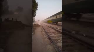 27 up Shalimar express passing at sadiqabad station [upl. by Avehsile]