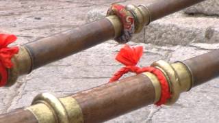 Tibet Tibetan Monks  Playing Long Horn  Longhorn [upl. by Melissa]