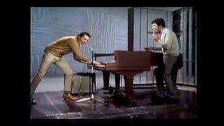 Jerry Lee Lewis  tocando piano con los pies [upl. by Durston934]