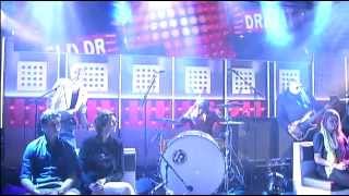 Triggerfinger  I Follow Rivers  Cherry Warming up bij DWDD [upl. by Kikelia]