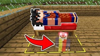 TEM UM PALHAÇO TERRÍVEL ESCONDIDO EMBAIXO DA CAMA NO MINECRAFT [upl. by Nahtiek]