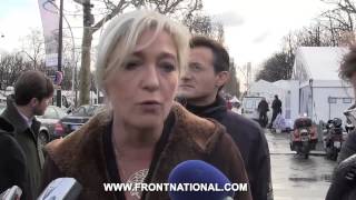 Marine Le Pen au marché de Noël des Champs Elysées [upl. by Stella]