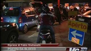 Ressa a Supermercati e lunghe code alle pompe di benzina Fuorigrotta  VG 21 230112 [upl. by Nahsaj]