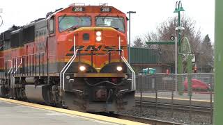 Classic BNSF Power Hauls a Mixed Freight Train Through Puyallup WA [upl. by Sidnal]