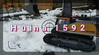 Huina 1592 RC Excavator First time excavating in the snow [upl. by Nilhtac]