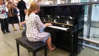 Great reaction at pro pianist playing in St Pancras train station part 2 [upl. by Arod]