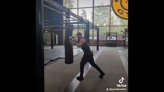 Boxen 4ever mike tyson Box Sack traning boxsack Gold gym [upl. by Middleton817]