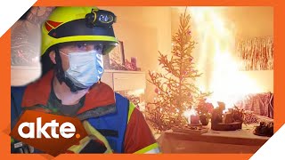 Feuer im Wohnzimmer Wie schnell brennt der Weihnachtsbaum  Akte  SAT1 [upl. by Leff]