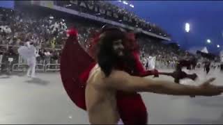 Jesús es arrastrado por Satanás en el Carnaval de Brasil [upl. by Ahsias]