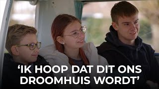 Gezin is dolblij met droomhuis  Kinderen kopen een huis [upl. by Dulla728]