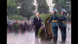 Putin braves rain to honor WWII victims [upl. by Bruis]