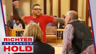 Angeklagter kriegt aufs Maul Zeuge flippt aus  10 Jahre Special  22  Richter Alexander Hold [upl. by Dollie]