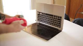 MacBook Pro  Rimozione macchie e pellicola antiriflesso  Anti glare coating staingate removal [upl. by Klemperer717]