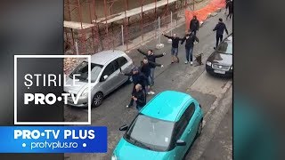 Scene violente în Timișoara Bătaie cu bâte și scaune între fanii dinamoviști și cei timișoreni [upl. by Naoma283]