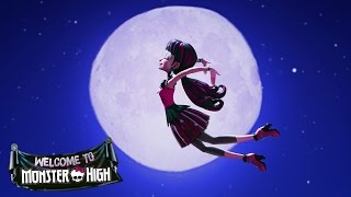 Draculaura Learns To Fly  Welcome To Monster High [upl. by Purington]