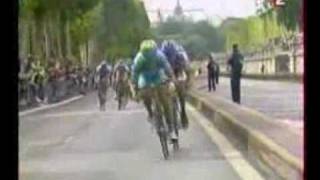 Alexander Vinokourov wins stage 21 on ChampsÉlysées Tour France 2005 [upl. by Rahr]