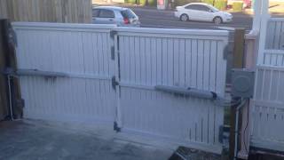 Outward automatic gate opener [upl. by Noled]