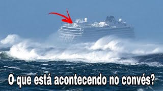 Navio De Cruzeiro Com Passageiros Numa Tempestade De Escala 12 [upl. by Auhsuoj]