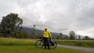 Die passende Regenkleidung fürs Radfahren [upl. by Hjerpe]