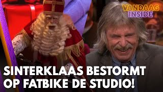 Sinterklaas rijdt dwars door muur de Vandaag Insidestudio in ‘Kijk uit aan de kant [upl. by Aenert]