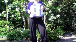 Accordeoniste Greetje zingt de Italiaanse Marina Marina [upl. by Barger]