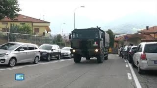 Nembro arrivano i primi banchi monoposto consegnati dall’esercito [upl. by Ocimad]