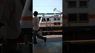 Patna Howrah Janshatabdi express arriving at Asansol station with announcement [upl. by Tilly]