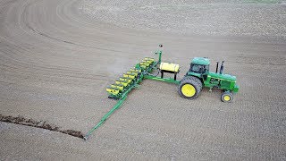 PLANT18  John Deere 4640 and 1760 12Row Planter [upl. by Tevlev187]