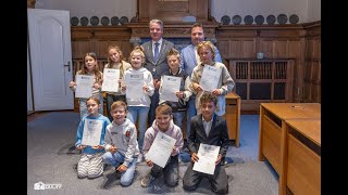 10 Kinderen van 5 basisscholen in Zandvoort door burgemeester beedigd [upl. by Lotsirhc266]