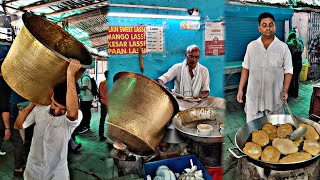 भोगल जी महंगे ₹85 मे 75 साल पुराने पालक कोफ्ते वाले छोले भठूरे😱  Bhogal Chole bhature [upl. by Kammerer]