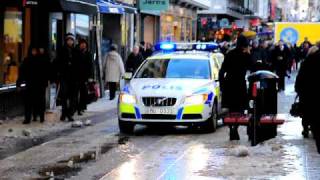 Polis på Drottninggatan [upl. by Zilber34]