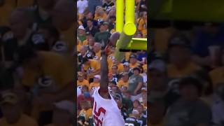 Vernon Davis rejected by the goalpost at Lambeau Field 😂🏀 dunkfail footballdunk vernondavis [upl. by Madi]