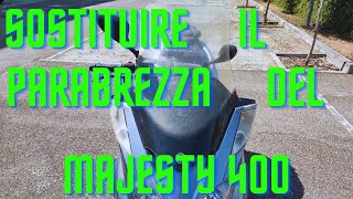 Sostituire il parabrezza nel Yamaha Majesty 400 [upl. by Arbe]